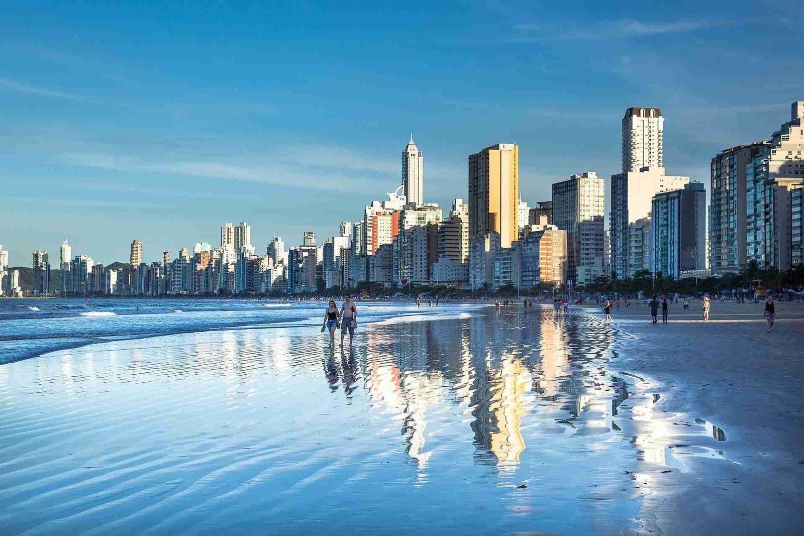 Balneário Camboriú com Beto Carrero World - Março 2027